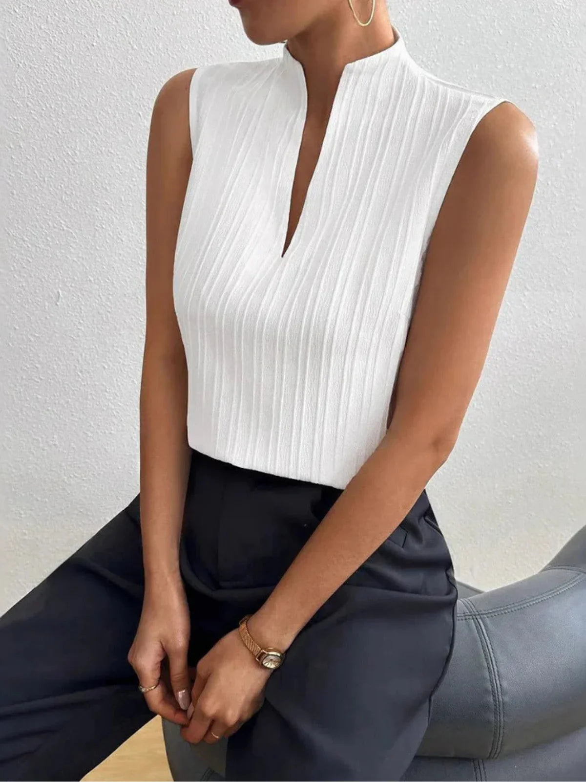 Solid Color Slim-Fit Textured V-Neck Sleeveless Top